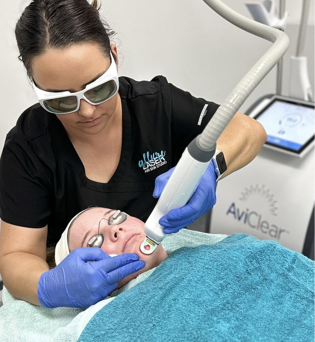 Nurse using AviClear for her patient